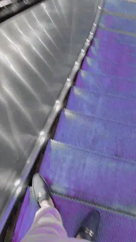 وہ کسی نے کہا تھا کہ تعلقات حد سے گزر جائیں تو غم ملتے ہیں اس لیے ہم ہر شخص سے کم ملتے ہیں ❤️‍🩹✨💯