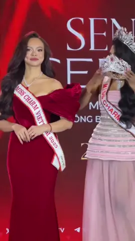 Khoảnh khắc Á hậu Mai Ngô nhận vương miện đại diện Việt Nam tại Miss Charm #lollipop_VNteam 