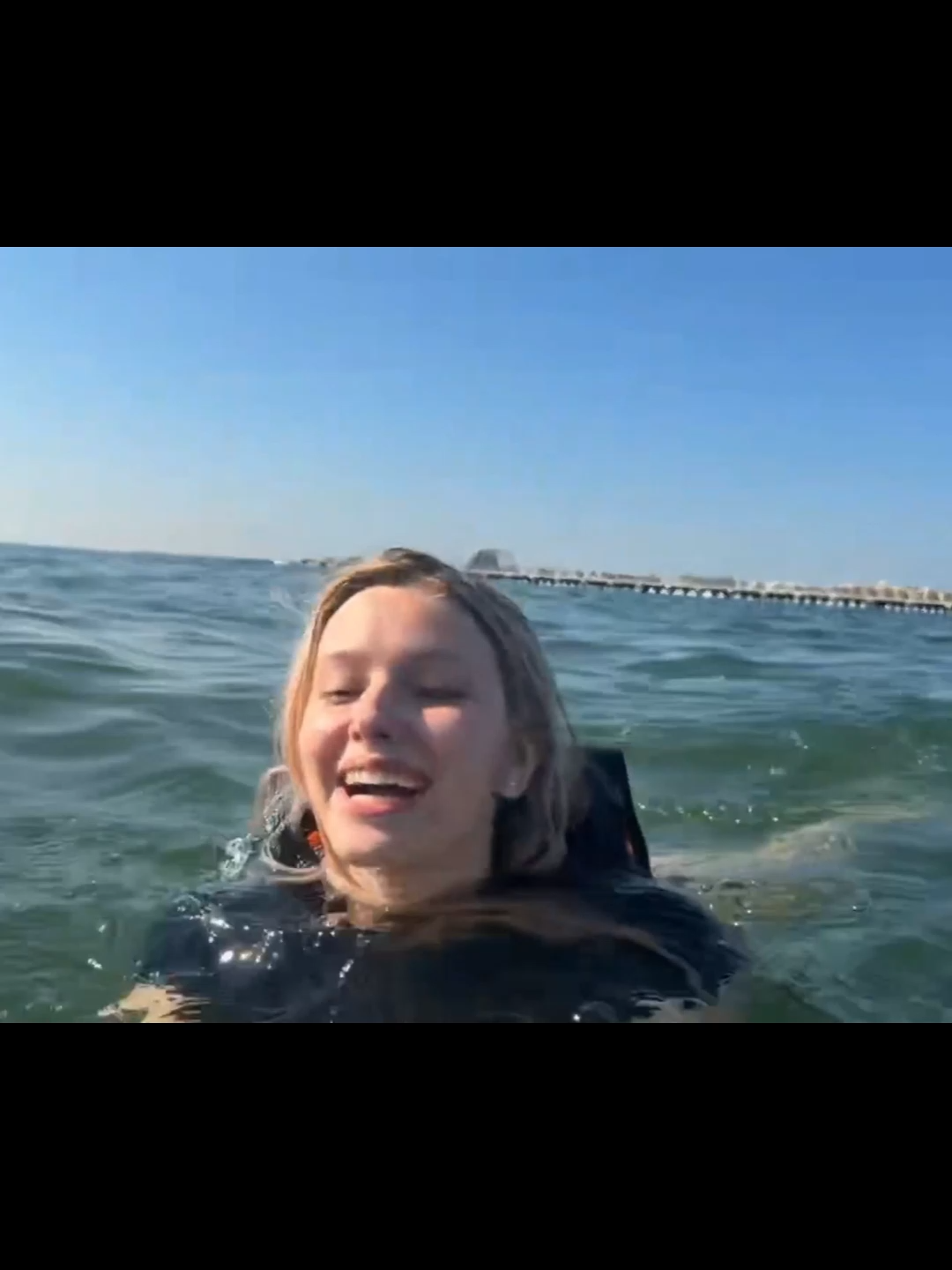 twitch: enzzai #enzzai Саша и Влада купаются в Дубаи