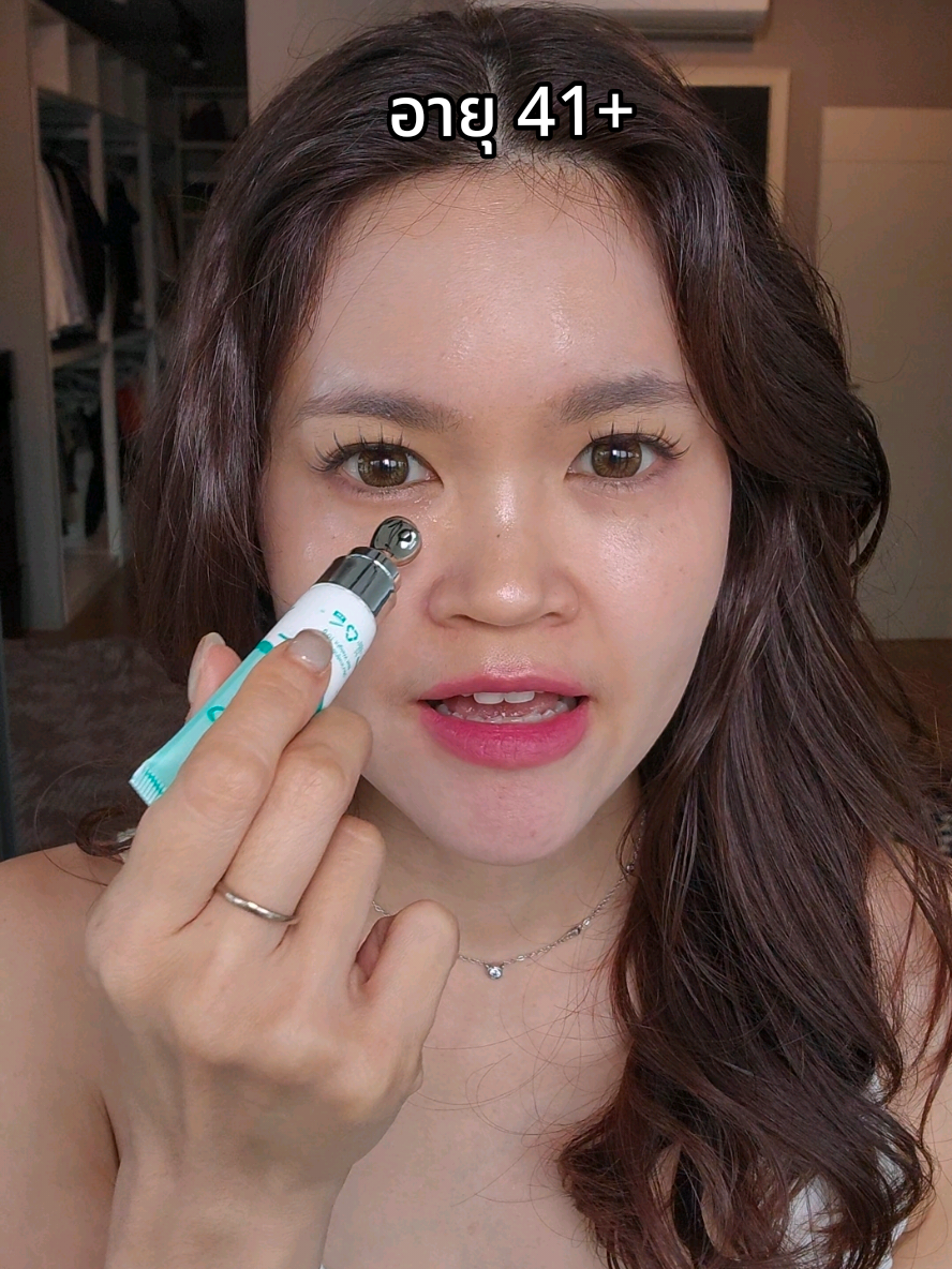 สกินแคร์ที่หยุดใช้ไม่ได้ คือ อายครีมเลยค่ะ ช่วงนี้ชอบใช้ Luna Jelly Eye Care ช่วยแก้ปัญหาทั้งลดอาการถุงใต้ตาบวม  ลดความคล้ำและลดริ้วรอยเล็กๆรอบดวงตาเลยนะคะ คือใช้ดีมากๆ  ถูกและดี และแก้ปัญหารอบดวงตาได้ครอบคลุมมาก ไม่มีซิลิโคน น้ำหอม แอลกอฮอล์ มาเป็นหัวแม่เหล็ก เนื้อเป็นเจลลี่ เวลาทาลงไปจะเย็นๆ เนื้อซึมไว แต่งหน้าต่อสบายๆ  วัยเลข4 ดูแลแต่ฝ้า กระ ไม่ได้นะคะ ใครกังวลเรื่องรอบดวงตานะ รีบจัดด่วน #ลูน่าอายครีม #lunajellyeyecare #ครีมบำรุงใต้ตาลูน่า #รีวิวบิวตี้ #tiktokป้ายยา 