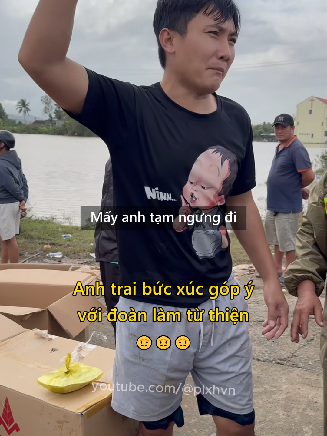 Anh trai bức xúc góp ý với đoàn làm từ thiện 😟 #tuthien #thiennguyen #xahoi #lulutmientrung #plxhvn #phapluatxahoi