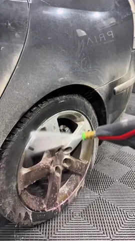 Replying to @raulrusu Îngrijește-ți jantele tale cu soluția E02 Purple Blood de la PRIAN