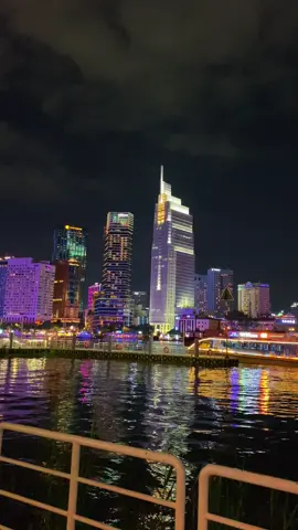 Sài Gòn về đêm thật đẹp, chỉ tiếc không còn cùng em dạo phố mỗi tối #saigon #chill #xh 