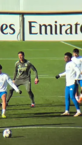 vinicius x alonso 🤩🥰 #realmadridcf #realmadridcf #trainingday #mohamett #trainingday 