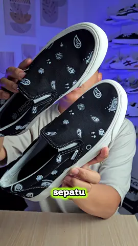 Sepatu Sneakers Slip On keren dari brand Lokal Brick Mansions series Mission Pasley Black White #sepatusneakers #sepatuslipon #sepatulokal #brickmansions #sepatucasual 