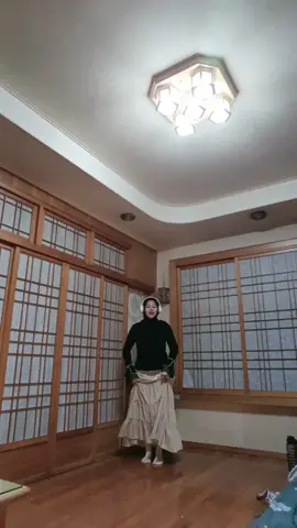 IKUT CHALLENGE tari Indi @arinikhush @official_arinikhush @bollywooddancekhush  #challenge #challengeindia #mohabbatein #tariindia #paironmeinbandhanhai #hindisong 