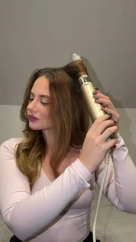 #AD | @Clara Hair Global 🎀 The MultiStyler by Clara is the ultimate Christmas gift. Get yourselves online to Boots ! 🎁
