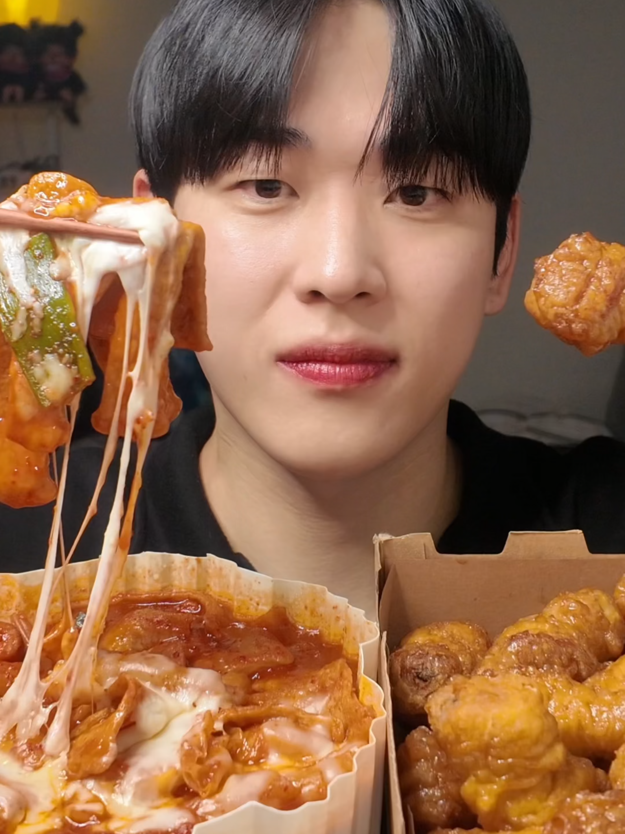 교촌의 허니콤보랑 엽기떡볶이 먹방 ! キョチョンのハニーコンボチキンとヨプトッポッキモッパン！ #먹방 #モッパン #mukbang #asmr #eating