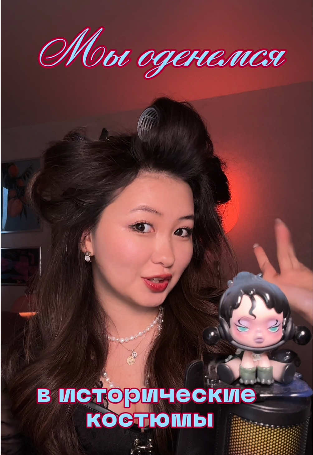 Нас ждет готическая депрессия и вместо рейвов мы пойдём тусоваться в католические церкви и замки. Рассказываю, как поменяется искусство и визуальная культура в ближайшее время: почему самым модным парнем станет ролевик в кольчуге, а тебе уже сейчас пора бежать за удобным корсетом и забирать у бабушки жемчужные бусы.