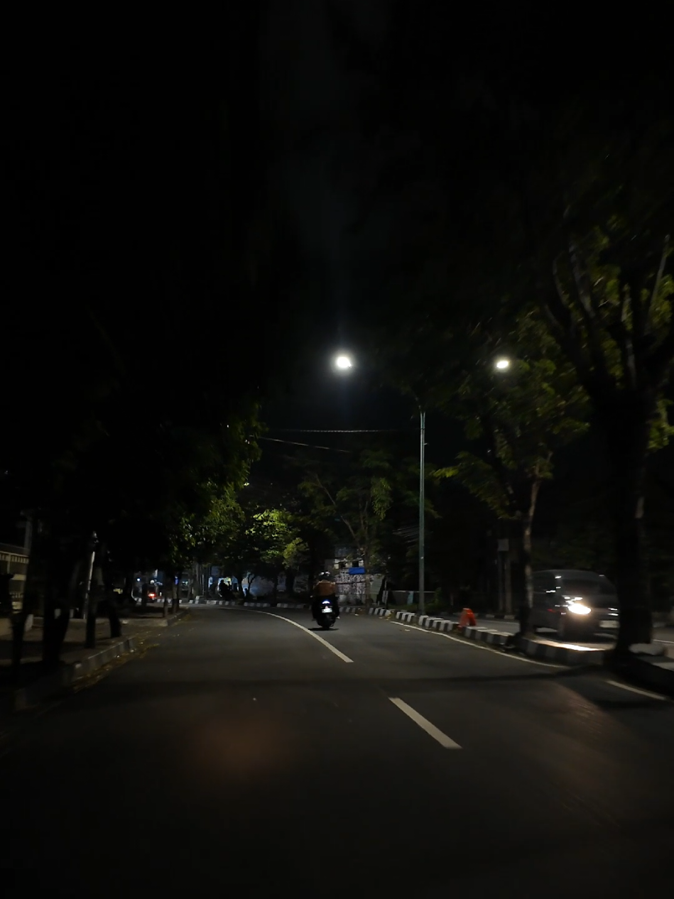 Ambil aja mentahan videonya buat bahan story, konten dan lainnya, tinggal dikasih backsound dan kata-kata terbaikmu, selebihnya ya edit sendiri :)  Lokasi : Jogja