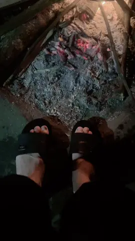 Nhà tuy nghèo nhưng bình yên ...🍀 mùa đông có lạnh mấy cũng có bếp lửa sửa ấm ...#fyp #tet2026 