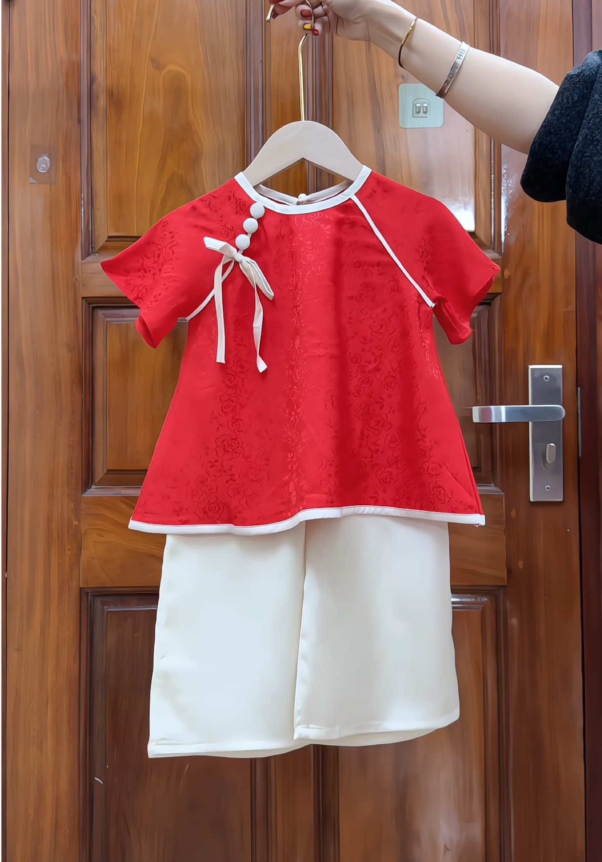 Bộ quần áo bà ba xinh cho bé #tiemmeken #thoitrangtreem #bochobegai #bobegai #bobabachobe 