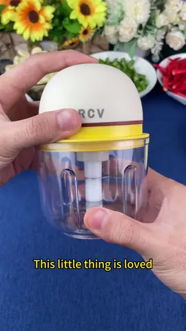 Perfect for Christmas roast chicken! Makes garlic sauce in 5 minutes - family will think you're a chef！👨🍳#KitchenHacks #Christmas #TikTokMadeMeBuyIt #FoodTokUK 