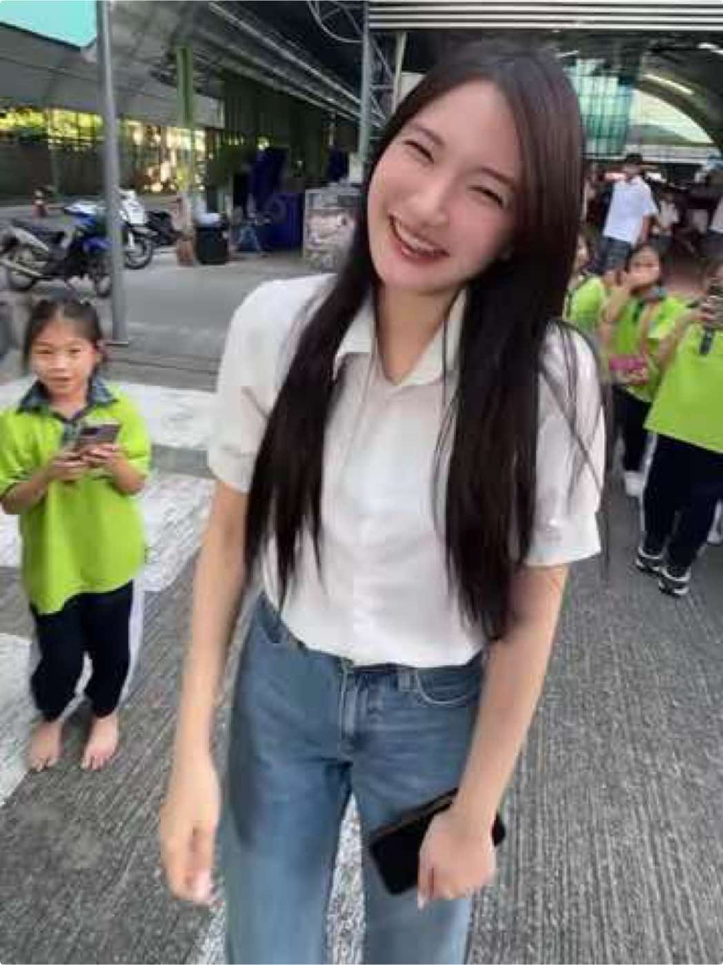 มารับหลานที่โรงเรียนกันค่า #wowcorn #กรอบสนุกหยุดไม่อยู่