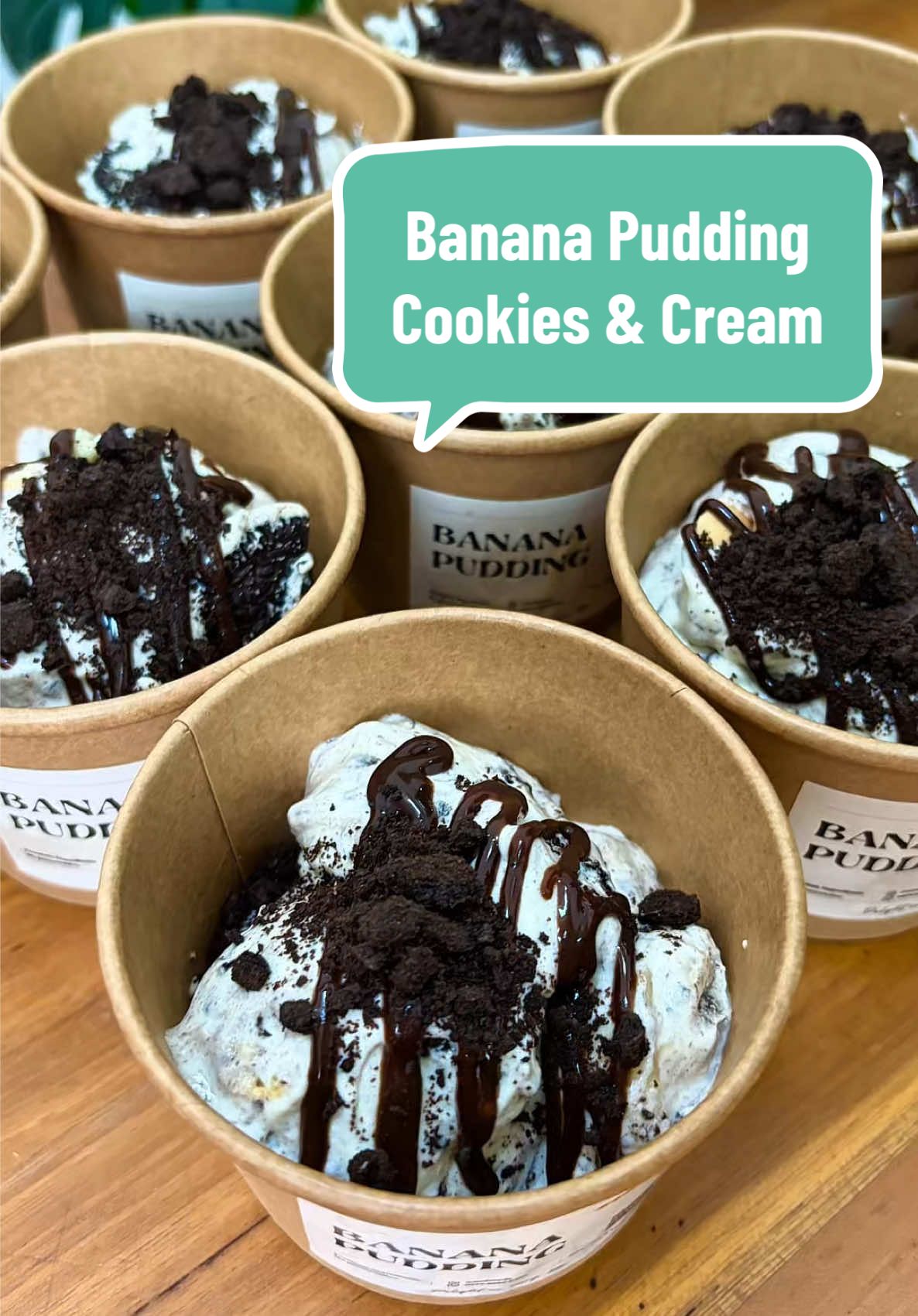 Banana pudding cookies and cream nih  Cara buat cream sama seperti kemarin ya. Hanya bagian gula kurangi dikit dan dibagian akhir ditambahkan cookies and cream crumble. Untuk topping suka2 yaa sesuai selera. Hpp setengah jam lagi aku share. 🫶🏻 Banana pudding cookies and cream 35 gr tepung maizena 80 gr gula pasir 3 butir kuning telur 1 sdt vanilla 375 ml susu cair Sejumput garam 1 sdm butter 300 ml whip cream 1 bungkus oreo ( hancurkan )  Bahan topping  Egg drop Pisang  Oreo  Selai coklat #bananapudding #bananapuddingviral #idejualan 