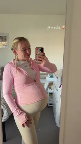 Resemble a fish bowl at this point, come on now baby don’t have me waiting I would like to see my feet before Christmas 🫠🥲🤍 #foryoupagе #fyp 