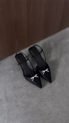 Đang cần tìm một đôi giày để đi tiệc rồi chụp hình áo dài cuối năm, thì tham khảo được ngay cái em này, hội tụ hết tất cả các yếu tố mà tôi cần luôn ❤️❤️##review##giaydep##giayxinh##giaynu##giaycaogot