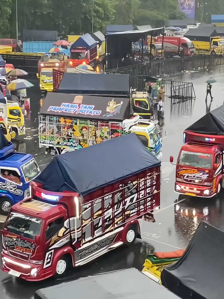 hujan itu deras bukan lebat kalau lebat ya bulumu🤡🤘 #jamnas #canter #cantermania #cantermaniaindonesia #trendingtiktok 