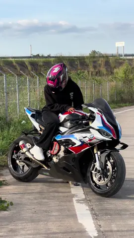 ဆရာမရီး🙂‍↕️🤍#bmws1000rrm 