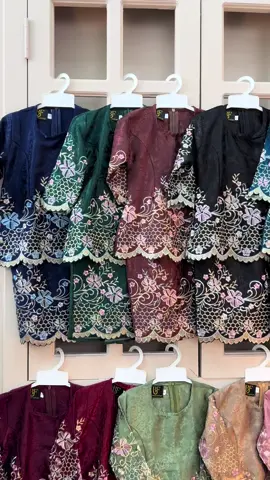 Full color for Kurung adinda kids.. nak sedondon dengan si manja kena lah laju grab 🤣 tau jelah stock limited kan #bajuraya2026 #sedondonibudananak #bajukurungcantik #kurungriau #tealblue 