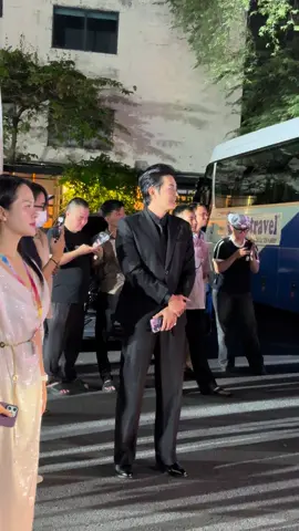 Quốc Huy đợi ê kíp #thamdoshowbiz #lienhoanphim #quochuy #thamtukien #