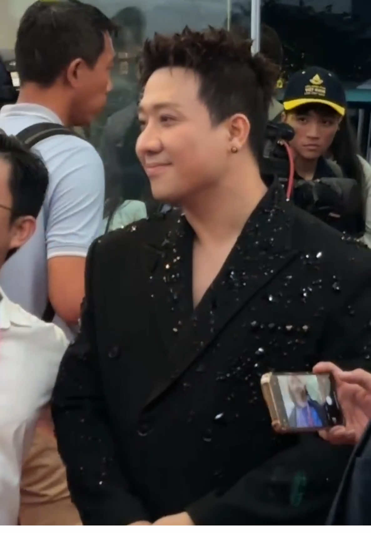 Trấn Thành bất ngờ xuất hiện tại Lễ bế mạc Liên Hoan Phim Việt Nam 2025 #tranthanh #mctranthanh #thooi #lienhoanphimvietnam2025 #xuhuong 