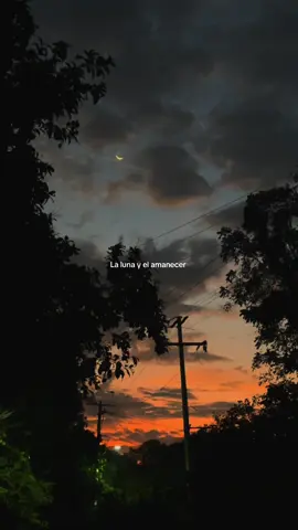 Ver a la luna y al amanecer es algo realmente bello ✨❤️‍🩹 #atardecer #sunset #moon 