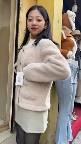 Sherpa jacket with inner shawor Korean jacket#deliveryallovernepal #DM9749359440 #winteroutfitideas #creatorsearchinsights #outfitsideas 