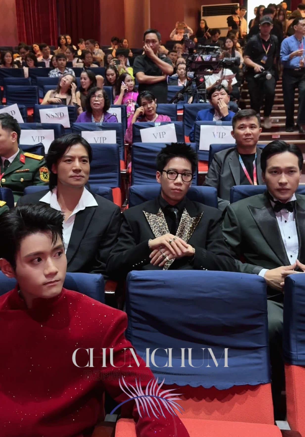 Dàn diễn viên Mưa đỏ cực bảnh bao và điện ảnh góp mặt ở Lễ bế mạc Liên hoan phim Việt Nam lần thứ 24  #hieunguyen #hieunguyenbychumchum #chumchum #BiMatVbiz #muado 