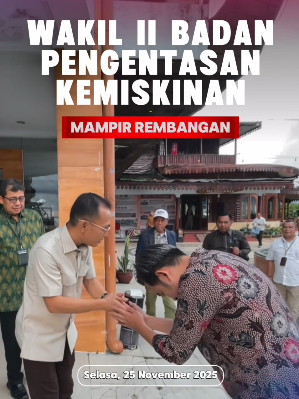 🔥 LANGKAH KONKRIT PENGENTASAN KEMISKINAN DIMULAI DARI LAPANGAN! Kunjungan Wakil II Badan Pengentasan Kemiskinan ke Rembangan hari ini menunjukkan komitmen nyata dalam melihat langsung kondisi masyarakat, potensi wilayah, sekaligus mengevaluasi program-program penanggulangan kemiskinan di Jember. Melalui dialog, observasi, dan koordinasi lintas sektor, pemerintah terus memperkuat strategi agar upaya pengentasan kemiskinan semakin tepat sasaran, berkelanjutan, dan memberikan dampak nyata bagi warga. 🤝✨ 👉 Dukung terus program pengentasan kemiskinan Jember! Tinggalkan komentar dan bagikan video ini agar semakin banyak masyarakat mengetahui langkah-langkah nyata pemerintah. 📅 Selasa, 25 November 2025 📍 Rembangan, Jember #DiskominfoJember #JemberBaruJemberMaju #PengentasanKemiskinan #JemberBerdaya #JemberBangkit #PemerintahJember #Rembangan #KolaborasiUntukJember #InfoJember #Jember