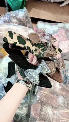 Guốc xinh quá , dễ đi nha #xuhuongtiktok #DépLêSiêuÊm #DépLê2025 #déplêthờitranggrilphố 