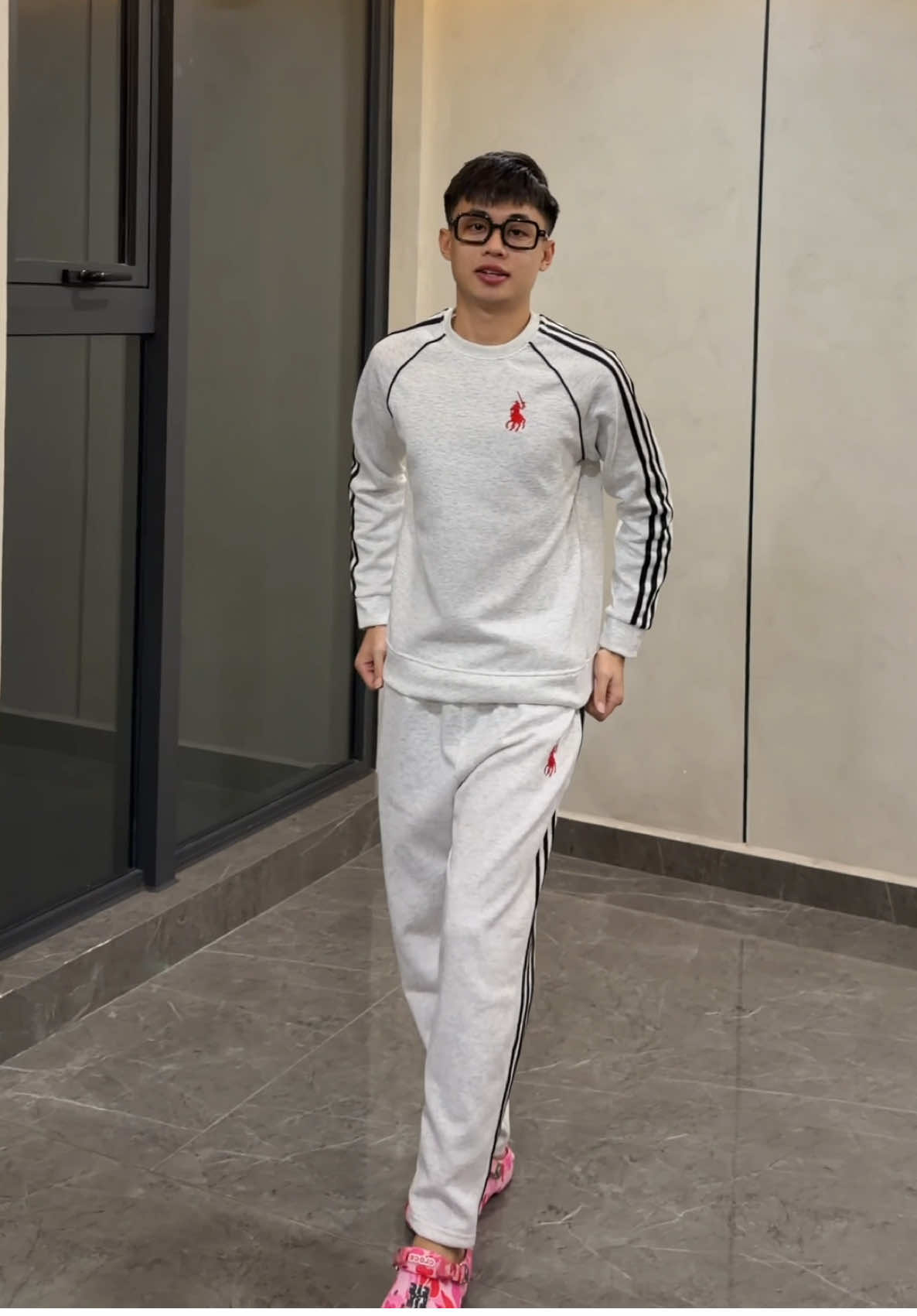 Cả bộ mặc đi đâu cũng hợp í #thaibietmay 