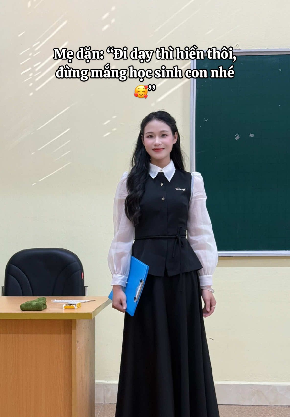 Đang hiền cố nốt mấy tháng cuối năm 🥰 #cogiaogenz #outfitideas #j4f #rimmy #xuhuong 