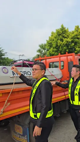 PEA ร่วมผนึกใจ💜 สนับสนุนเรือ ช่วยเหลือผู้ประสบอุทกภัยทางภาคใต้      วันที่ 25 พฤศจิกายน 2568 เวลา 16.00 น. นายวัฒนา แพกุล ผู้ช่วยผู้ว่าการการไฟฟ้าส่วนภูมิภาค เขต1 (ภาคใต้) จ.เพชรบุรี นำทีมสนับสนุนกำลังเรือ เพื่อช่วยเหลือผู้ประสบอุทกภัยในพื้นที่ภาคใต้ โดยจัดส่งเรือไฟเบอร์กลาส จำนวน 3 ลำ เรืออลูมิเนียม จำนวน  1 ลำ  และเครื่องยนต์สำรองจ่ายไฟ ขนาด 5 กิโลวัตต์จำนวน 5 เครื่อง      ทั้งนี้ PEA ขอส่งกำลังใจให้พี่น้องชาวภาคใต้ และขอให้ผ่านพ้นวิกฤตในครั้งนี้ 💜 #น้ำท่วมภาคใต้ #น้ำท่วมหาดใหญ่ #PEA #การไฟฟ้าส่วนภูมิภาค #กฟภ 