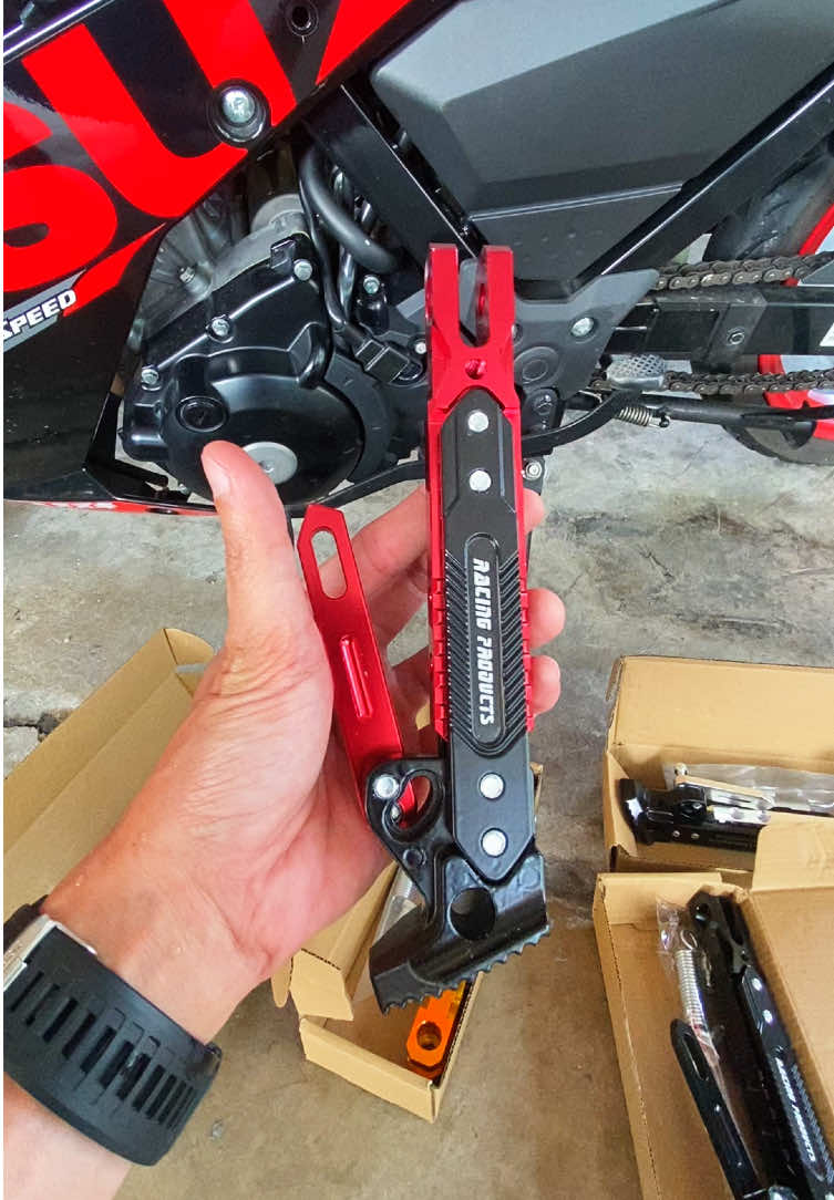 Tongkat motor yang kome perlu cuba pakai untuk gayakan motor kome. Comfirm lawa 🔥🔥 #tongkat #tongkatmotor #stand #adjustablestand #motorcycle       