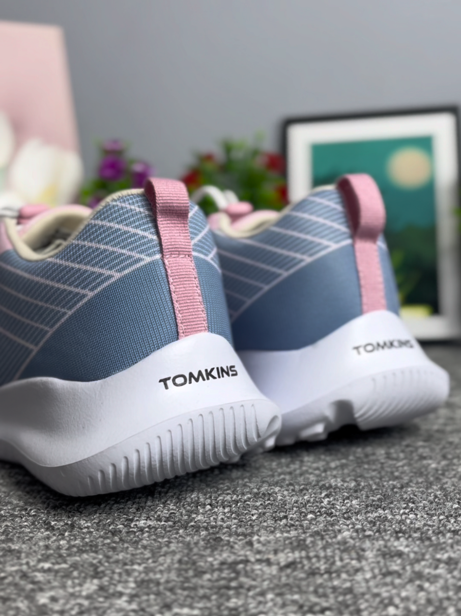 Yuk jadikan tahun ini makin berwarna bersama MICKEY. 😄😄 #tomkins #sepatuwanita #trendingvideo #sneakers #trendingvideo 