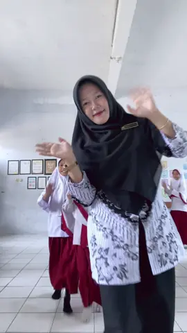 #harigurunasional #trendmuridguru 