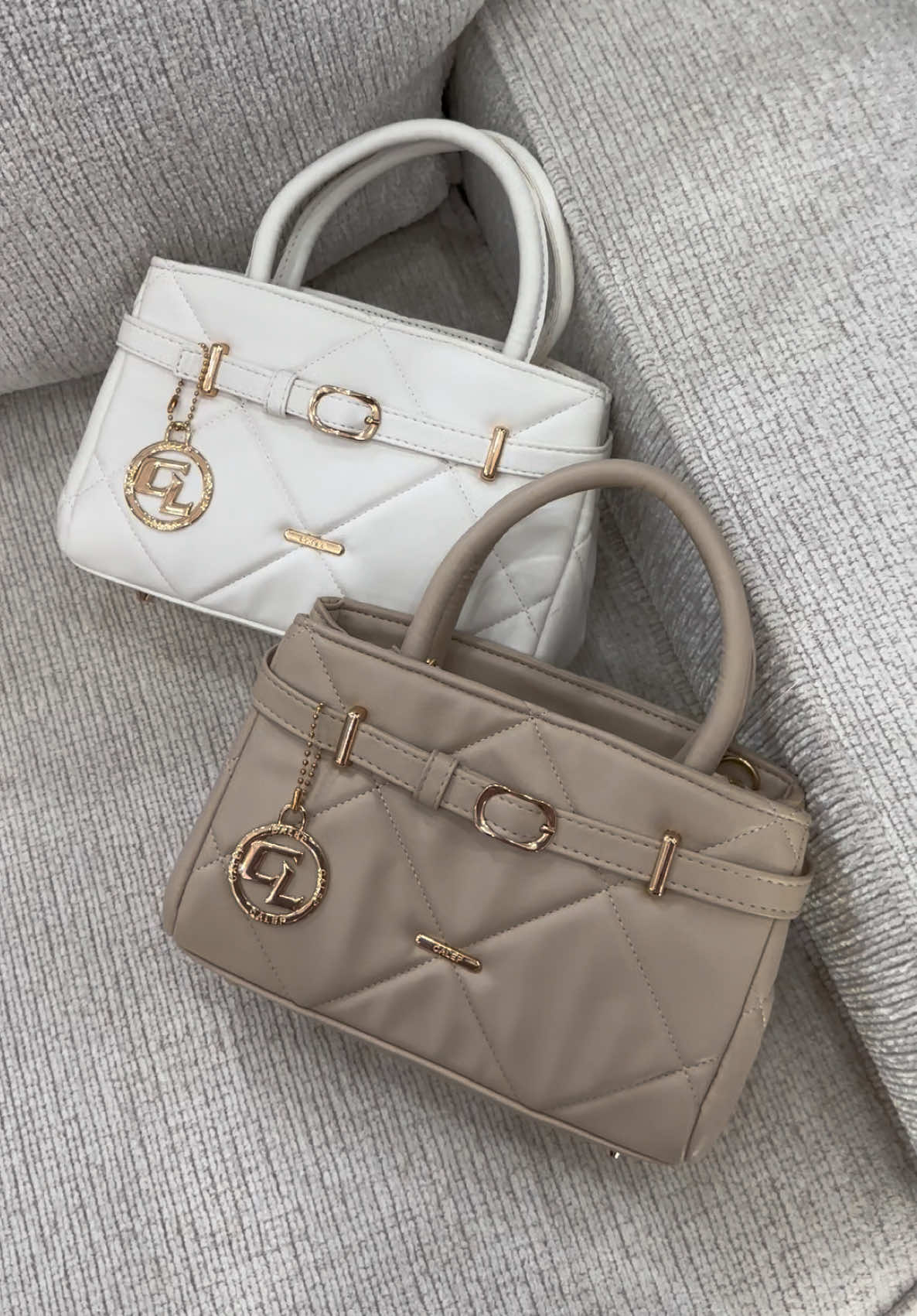 Tas cantik Kanaya series udah free gantungan ya beb 🫶🏻😍#fypシ゚ #calepindonesia #taswanita #tashandbag #tascantik 