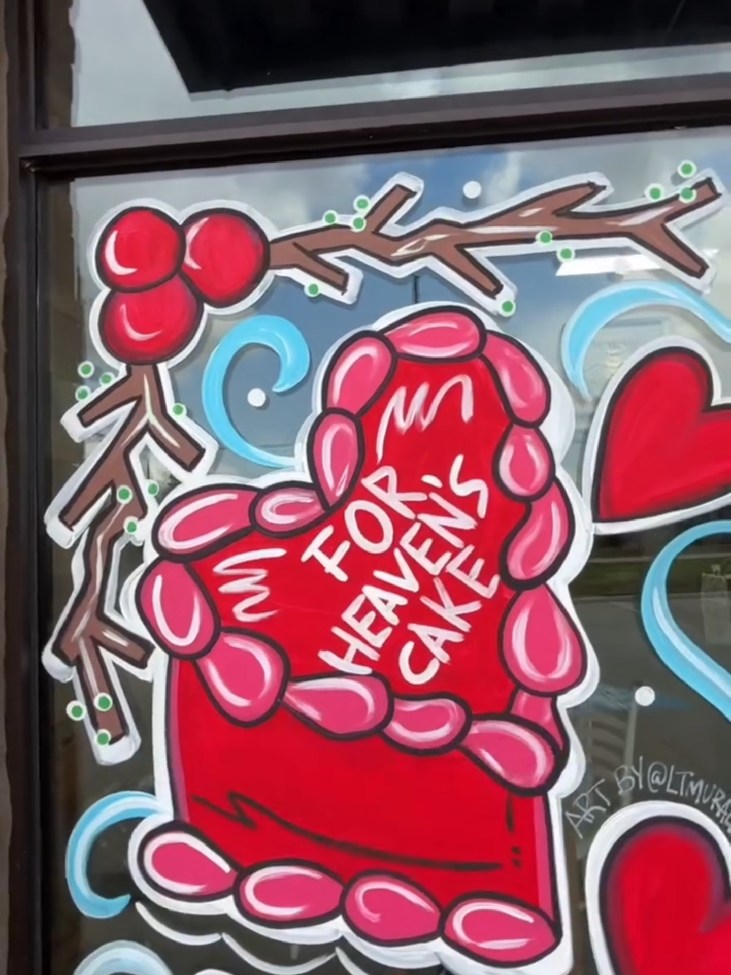 Let’s paint some sticks and berries together, the perfect design when you want winter vibes without going full Christmas ❄️ These are so simple and so cute: • Start with circles in the corners; those become your berries • Add your sticks and twigs, no rules, nature isn’t perfect 🌿 • A little blue shadow under the berries makes them pop • Beef up the edges for that crisp look • Add a few extra berry dots with a sponge (the magic step 👌) • Finish with that black outline… chef’s kiss. Sticks? Check. Berries? Check. Winter window magic? Double check. Try it out on your own windows and tag me, I love seeing your creations! #holidaywindows #christmasdecor #christmaswindows #tips #artist #painting #marketing