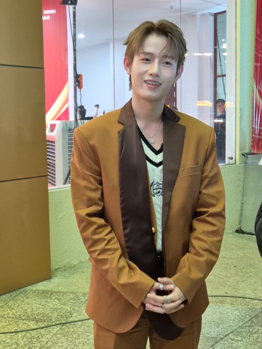 Trai đẹp Hồ Đông Quan với chiếc visual sáng bừng tại lễ bế mạc liên hoan phim... #lienhoanphimvietnam #visual #hodongquan #tanbinhtoannang #xuhuong 