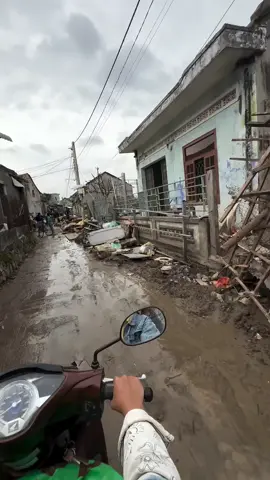 chỉ biết nhìn và rớt nước mắt thương lắm bà con phú yên 😔😔 #xh #baolutmientrung #phuyen 