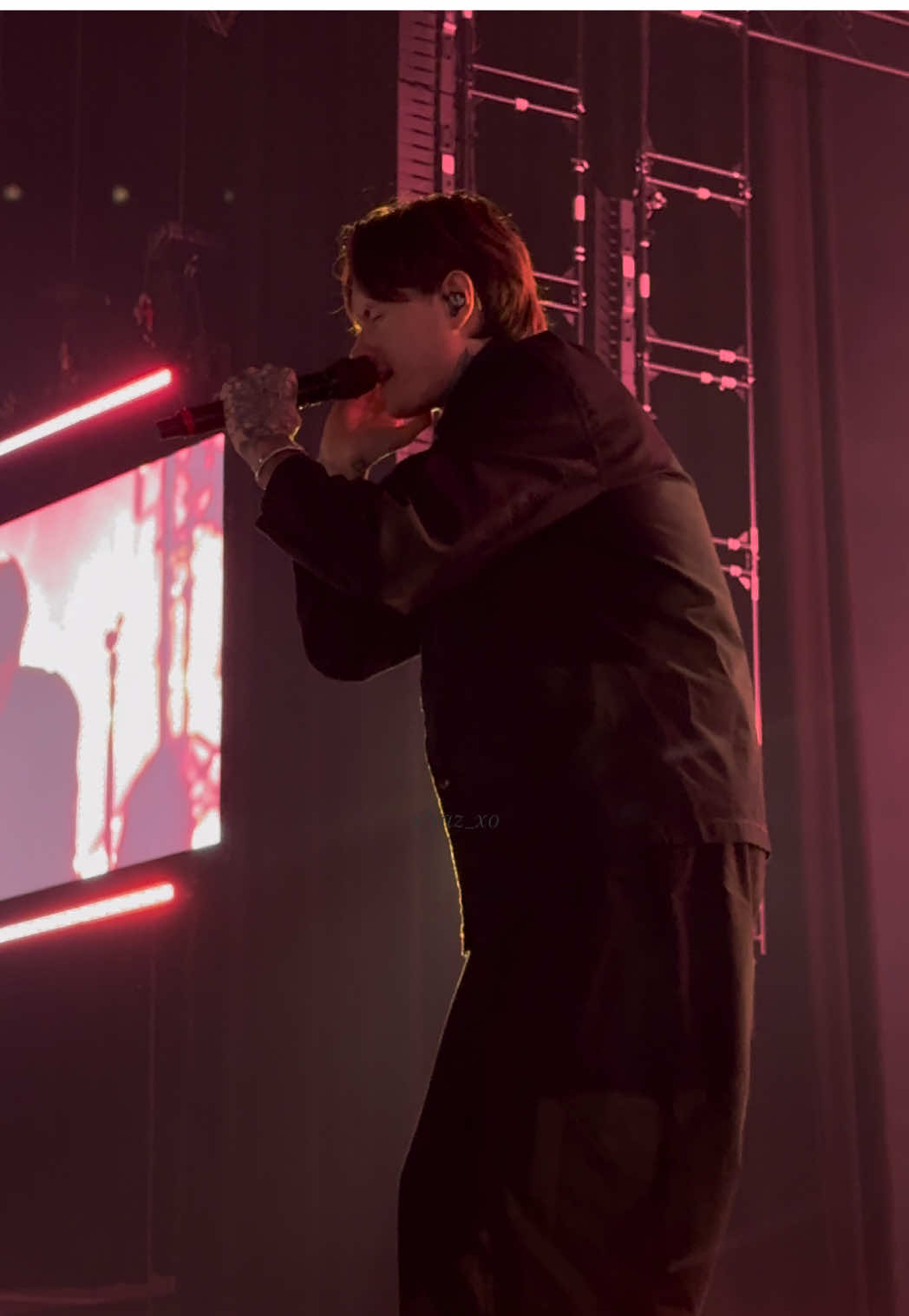 Would you say I’m worthy? @Bad Omens - Just Pretend 🖤 #fyp #live #livemusictiktok #badomens #dublin 