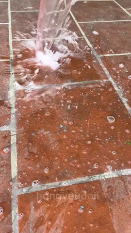 tẩy đa năng Saiza tẩy sạch hết các vết bẩn trên nền gạch, bồn cầu, tường gạch men #hongyeudoii #saiza #saizanuoctaydanang #nuoctaydanang   #creatorsearchinsights 