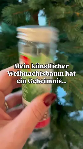 Du findest alle Produkte aus meinen Videos direkt auf meiner Amazon Storefront (Link in Bio: https://www.amazon.de/shop/babybauchblog)! ❤️ Kommentiere „DUFT“, wenn du den Link zu meinen Tannenduftstäbchen willst! 🌲✨ Diese kleinen Ornamente sind mein Geheimtipp, damit selbst ein künstlicher Weihnachtsbaum nach frisch geschlagenem Tannenzweig riecht. Ich hab die schon letztes Jahr benutzt – und ungelogen: Selbst nach einem Jahr im Keller riechen sie beim Öffnen noch so intensiv, dass mir fast die Nase weggeflogen ist. ❤️🌲🌲🌲 Ein einziges Stäbchen reicht, um wochenlang diesen echten Wald-/Tannenduft im Wohnzimmer zu haben. Zero Aufwand, maximaler Weihnachts-Vibe. Für mich DER Hack, um den Baum „echter“ wirken zu lassen – gerade, wenn kleine Kinder im Haus sind und man bewusst keinen echten Baum will. 🎄💚 📲 Folge mir, wenn du die besten Amazon-Finds entdecken willst – bevor alle anderen sie kennen! 💥 Ich bin Mama von zwei Töchtern, Amazon-Expertin und leidenschaftliche Schnäppchenjägerin – also quasi deine Amazon-Bestie. 🛍️ Ich teste, vergleiche & finde täglich die coolsten Produkte für: 👶🏼 Mamas, Babys & Kleinkinder 🏡 Haushalt, Reisen & Alltag 💅🏼 Beauty, Fashion & praktische Alltagsretter ❌ Keine Fake-Empfehlungen. ✅ Nur Dinge, die wirklich helfen (oder die ich selbst liebe!). Ich durchsuche Amazon, damit du’s nicht musst – und mache dir das Leben jeden Tag ein bisschen leichter, schöner & smarter. ✨ #gefundenaufAmazon #founditonAmazon #AmazonFindsForKids #MamaTipps #MamaSachen