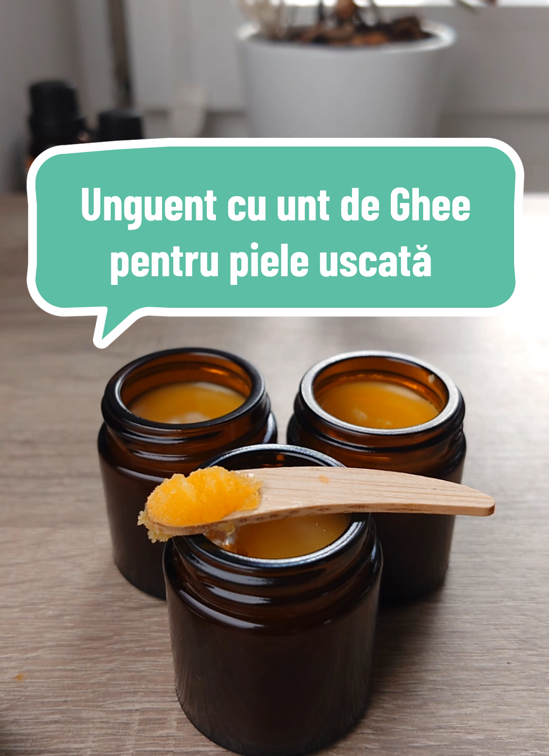 Am transformat puterea plantelor în cel mai blând unguent pentru pielea sensibilă. Gălbenele și mușețel în unt de Ghee și cacao plus câteva picături de magie aromaterapeutică – totul lucrat manual , la cald, pentru a extrage fiecare picătură tămăduitoare din plante. •Macerat 3 ore la 50°C. •Filtrat cu grijă. •Îmbogățit cu Massoia și Fenugreek CO₂. •Creat pentru calmare, hidratare și regenerare profundă. Dacă vrei să înțelegi pas cu pas procesul, proporțiile, beneficiile și secretele din spatele acestui tip de unguent… 👉 Găsești toate detaliile în ghidul din linkul din Biografie.Salvează-l. Folosește-l. Creează-ți propriile remedii naturale.  #unguent #homemade #natural #bewit #ghee 