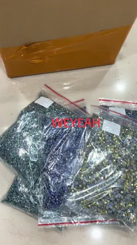 High repurchase rate speaks for itself🤝🤝🤝💯💯💯#weyeahcrystals #tutorialhowtofixstones #hotfixrhinestones #swarovski #hotfixstrass #rhinestonesfactory #chinahotfixstones #MChotfixrhinestones #hotfixstonesinbulk #hijabstone #leotardsaccessories #hotfixmotifs #hotfixcrystals