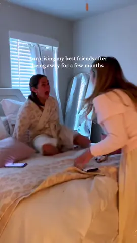 This reunion is something we’re all been waiting for#reaction #surprise #embrace #happinesss #bestfriend 