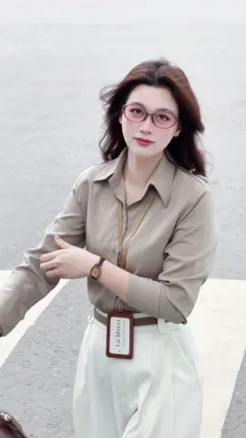 tầm này ai thương ai còn quan trọng gì nữa. mua áo sơ mi nâu đất đẹp sang nhé chị em ơi #khanhnguyen0723 #aosominu #fashion #xuhuong 