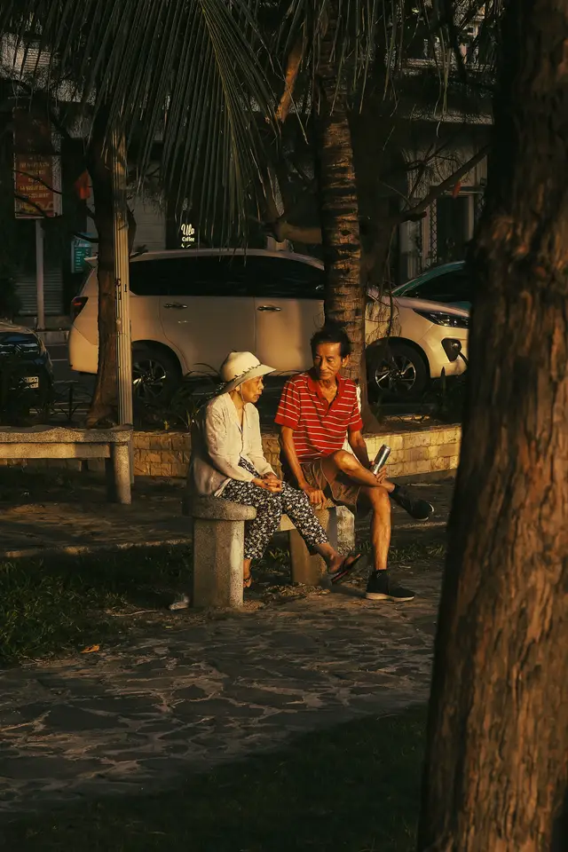 Có lẽ thời gian không xóa đi mọi nỗi buồn, nhưng nó dạy ta cách sống chung với những điều từng khiến ta tổn thương. Có những vết sẹo không bao giờ biến mất, chỉ là ta không còn run rẩy mỗi khi chạm vào chúng nữa. Rồi một ngày, khi nhìn lại, ta nhận ra điều làm ta mạnh mẽ không phải là thời gian, mà là chính mình đã dám bước qua những ngày tưởng chừng không thể. 😊 #nhatrang #fujifilm #tamtrang 