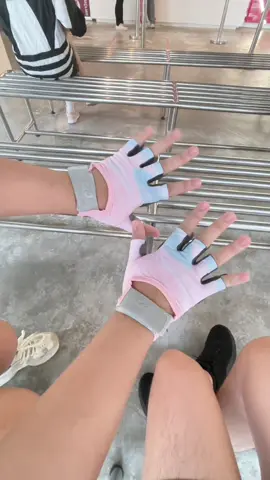 ถุงมือออกกำลังถูกและดีมีอยู่จริง ฟินมากก เหนียวติดเวอร์ #ถุงมือออกกําลังกาย #ถุงมือฟิตเนส #ถุงมือโหนบาร์ 